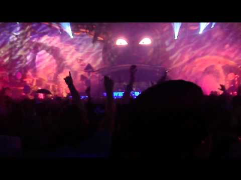 Tiësto Hard Rock Sofa & St  Brothers vs  Adele   Blow Up In The Deep Axwell Bootleg @ Tomorrowland 2011 Mainstage