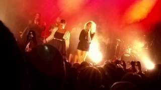 Amber Riley and Tori Kelly Sleigh Ride live