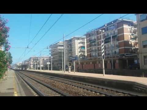 E402.143 Sul EXP 14168 Reggio Di Calabria C.Le-Ventimiglia/Lourdes in transito a Chiavari