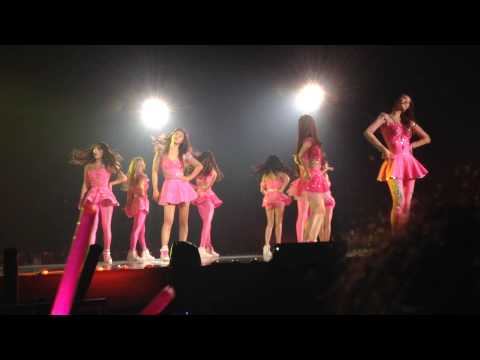 (Fancam) Dancing Queen - 140111 SNSD World Tour in Thailand