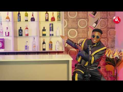 MA BARS ON BAR : Waxy Kay