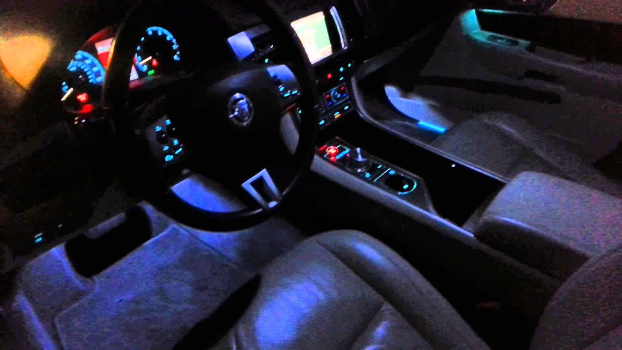 Jaguar XF Premium Luxury at night