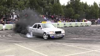 preview picture of video 'Mercedes Diesel purke med liten Turbo på Hamar Burnout Show 2014 Video 14'