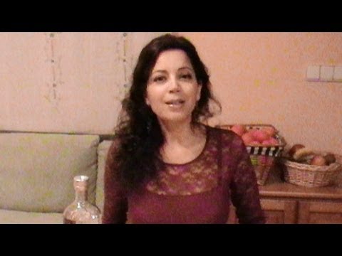 Dolore al collo al gomito Contorto dal dolore