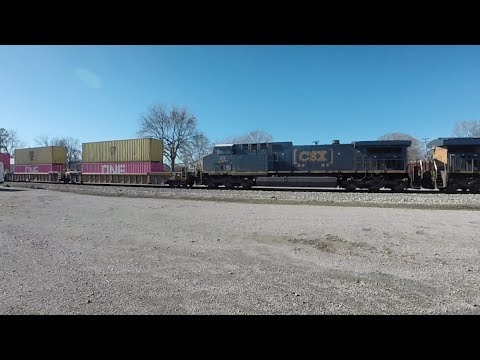 Short CSX Container Train - CSX 3125, 49