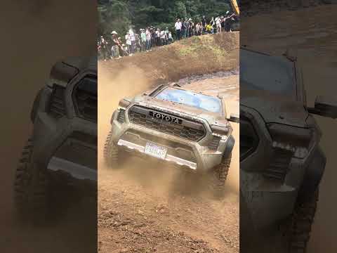 increíble esta Toyota tacoma en el pozo