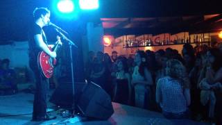 Coque Malla en acústico. Una moneda