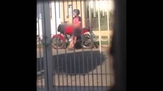 Homem é Flagrado em Cenas Obscenas em via Pública