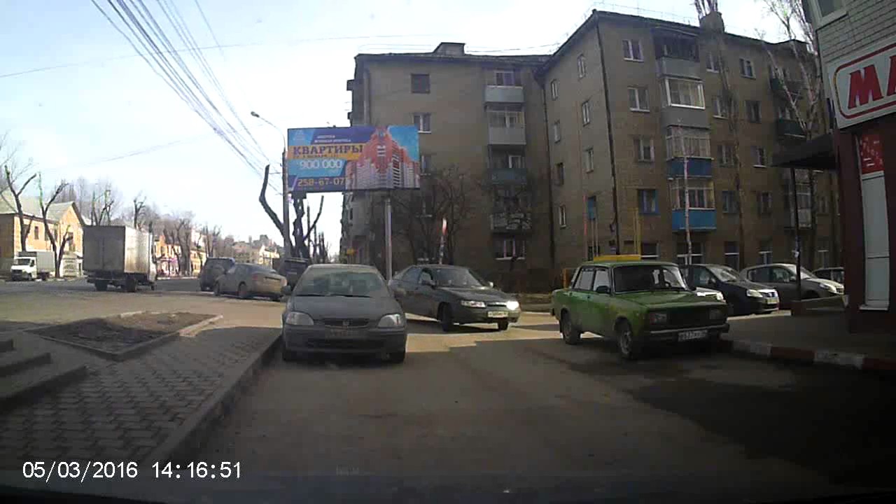 Воронежский ворюга украл щетки с автомобиля