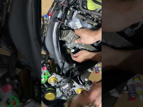 2006 Kawasaki zx6r 636 valve cover gasket replacement I do not own the rights to this music