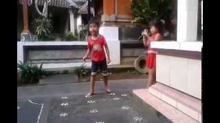 preview picture of video 'The twins dancing traditional dance Calon Arang - Just For Fun'