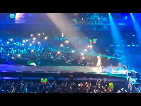 C.R.O - AFTER HOUSE FEAT. CAZZU (VIVO MOVISTAR ARENA 2025)