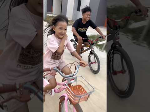 Haduh…gendis bisa jatuh Adit #aditgendis #sepeda #onthel #bmx #shorts #fypシ