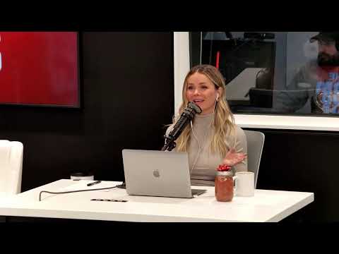 Biggest News Stories of 2025 + Chaotic Family Gatherings at the Holidays