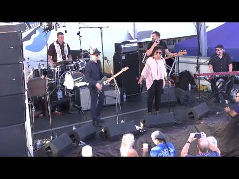 download lagu mp3 mp4 Dawn Tyler Watson Jawbreaker, download lagu Dawn Tyler Watson Jawbreaker gratis, unduh video klip Dawn Tyler Watson Jawbreaker