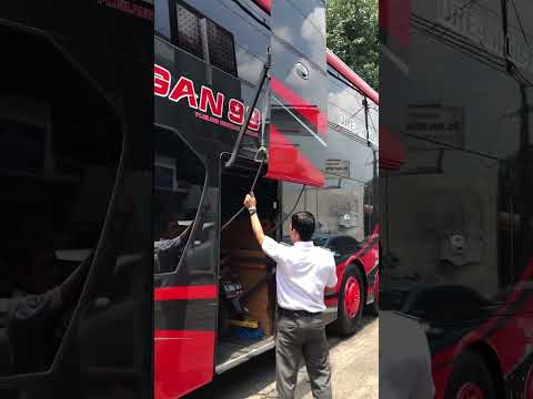 , title : 'Bus Juragan 99 Double Decker kirim paket motor di redBus Lounge Surabaya menuju Jakarta'