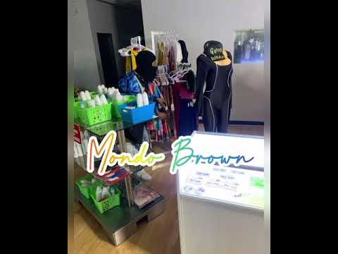 The Mondo Brown Show LIVE at Queen Bundles Boutique performing - “Never Enough” @mondobrown42