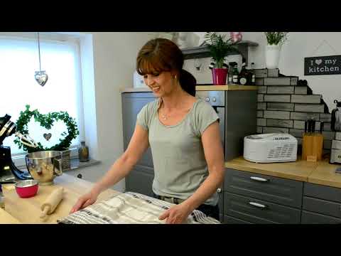 Super Zwetschgenkuchen Rezept | Saftig mit Streusel vom Blech backen