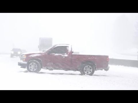 02-12-2021 Portland, OR - Winter Storm - Stuck Truck - Blowing Snow - Plows