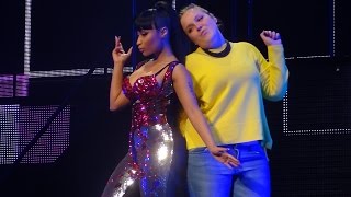 Nicki Minaj invites fans on stage + Whip It (Brussels, Belgium - The Pink Print Tour, Palais 12)