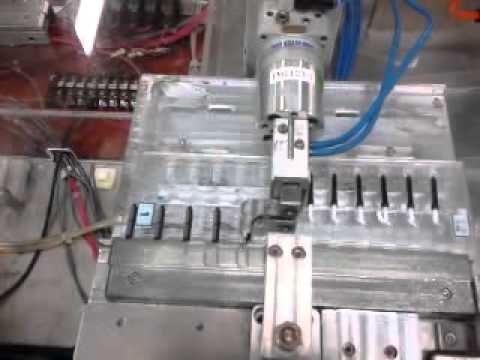 Auto pick up machine