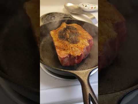 Making Pot Roast With a Cast Iron Skillet and Crock...