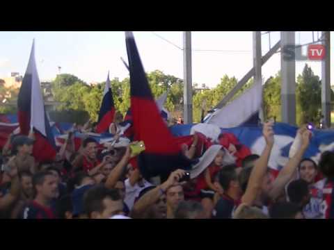 "Entrada de la gloriosa - San Lorenzo 3 vs Huracan 1 -" Barra: La Gloriosa Butteler &bull; Club: San Lorenzo