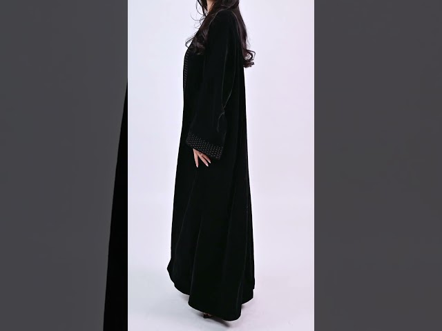 عباية مخمل بتطريز اسود