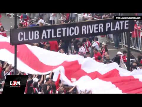 "La bandera más larga del mundo" Barra: Los Borrachos del Tablón • Club: River Plate • País: Argentina