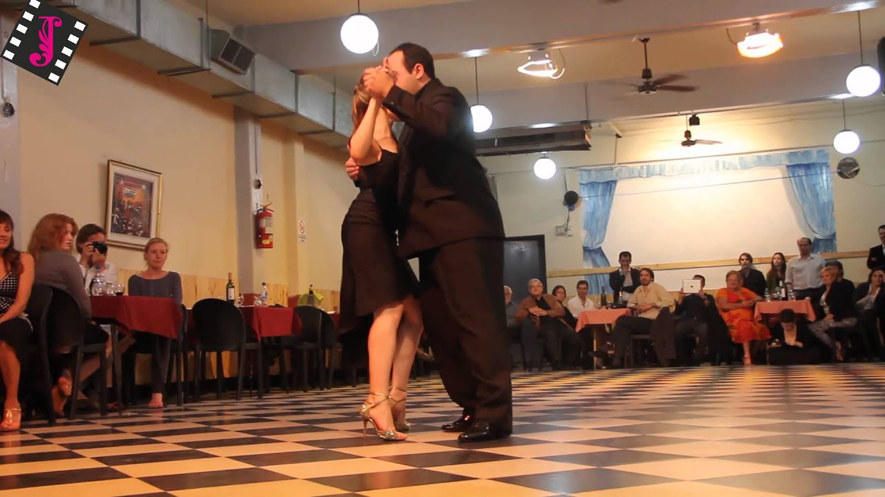 Jose Luis Ferraro y Paola Tacchetti en el Sin Rumbo (Milonga)