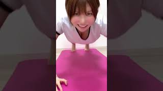 【おっぱい】乳揺れ 腕立て伏せ♪ tiktok #Shorts