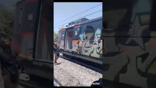 circumvesuviana-treno-in-fiamme-passeggeri-costretti-a-scappare-sui-binari