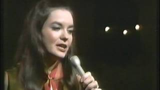 Crystal Gayle &quot;I Fall to Pieces&quot;, Live on &quot;The Country Place&quot; (1971)