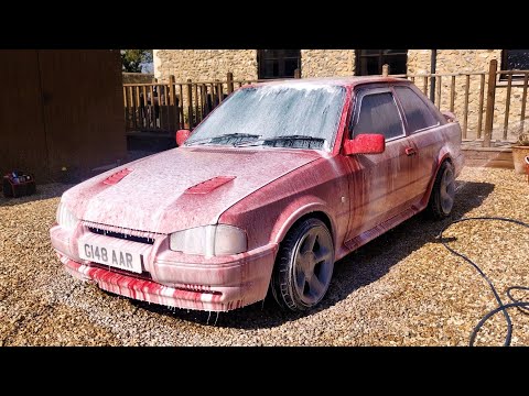 30 Year Old Ford Escort XR3i Gets a Wash!