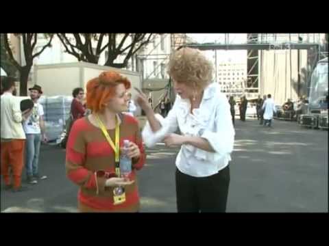 La Vanoni alias Virginia Raffaele incontra Noemi dietro le quinte del Concertone del 1 maggio