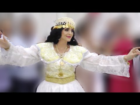 Nusja me e bukur Shqiptare kercen me vellezerit shih si i kendojne