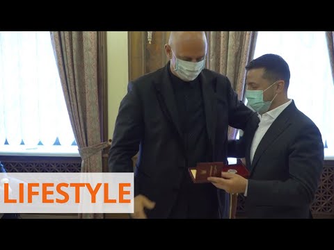 Потапу - звание, Кароль - орден. Зеленский наградил выдающихся украинцев
