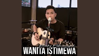 Download lagu Wanita Istimewa (Live Studio) mp3