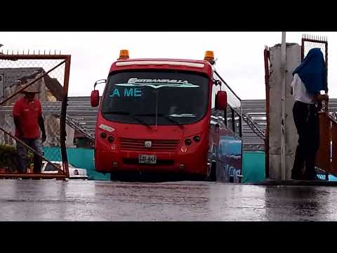 buses y camiones colombianos en mesitas del colegio cundinamarca día yubia