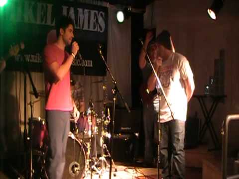 Mikey and Mikel James Perform at The Vibe Lounge!