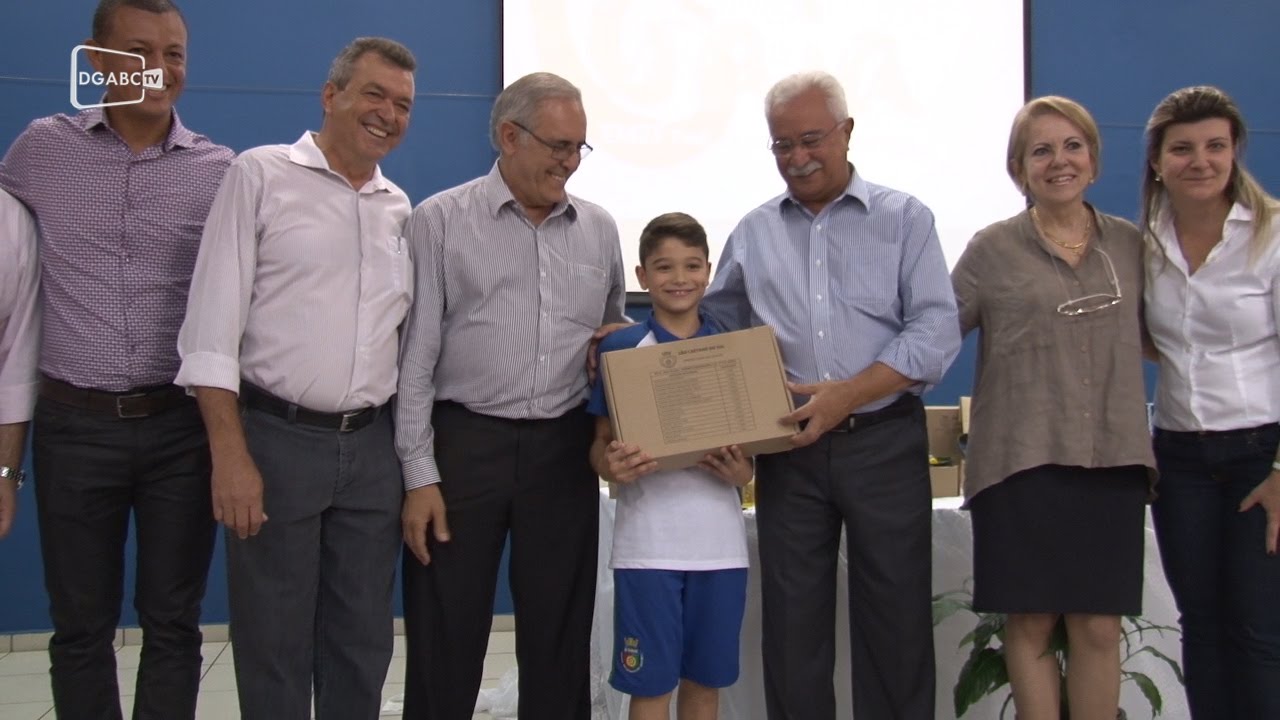 São Caetano realiza entrega de material escolar ; veja vídeo 