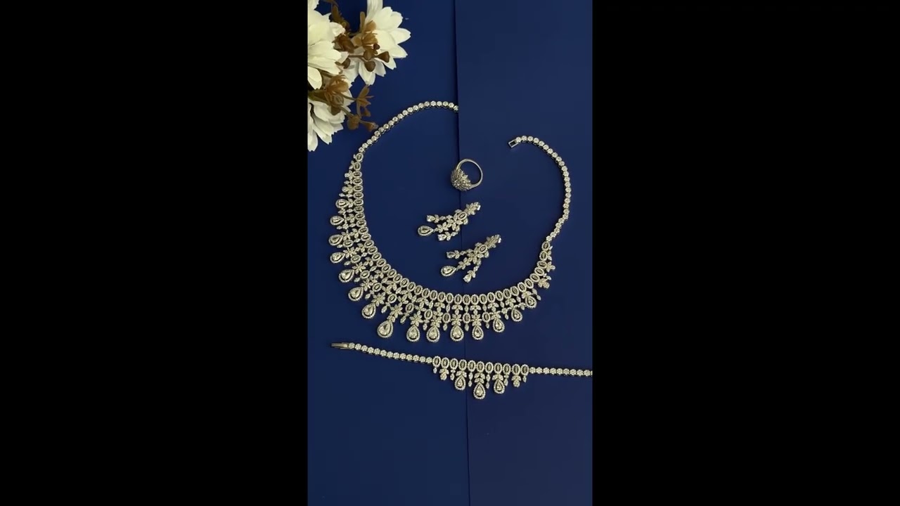 Layered matching accessory set