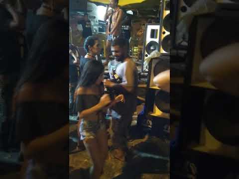 Paulinha Xcamosa ( empurrando por baixo)