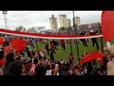 "La Hinchada en Quilmes" Barra: Los Leales • Club: Estudiantes de La Plata