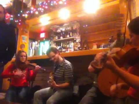 Celtic jam in Canada - good fiddle tunes,