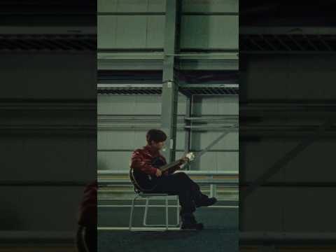 D.O. l 'Guitarist' MV