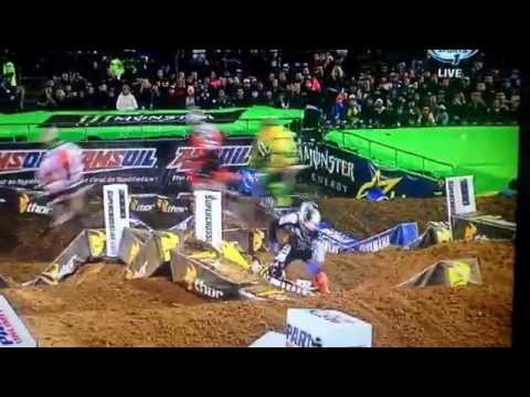Ken Roczen's crash - Oakland Supercross 2015 Main Event
