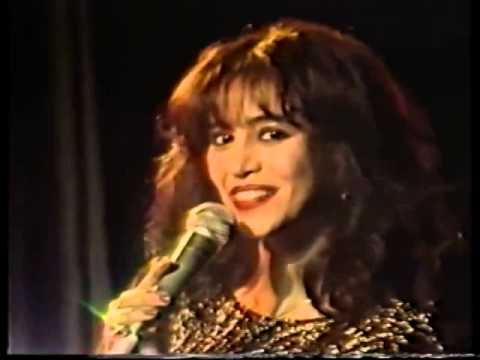 גורל אחד    עפרה חזה