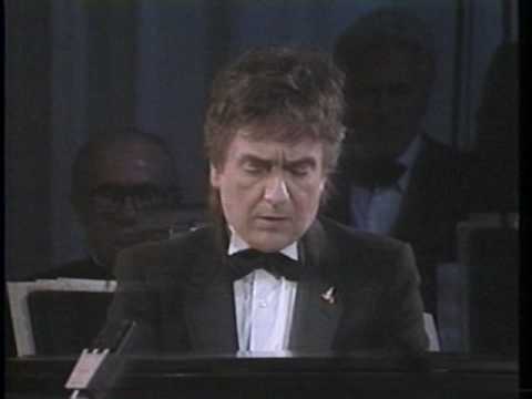 Dudley Moore live "The Song From 10" " It's Easy To Say" Henry Mancini-Robert Wells