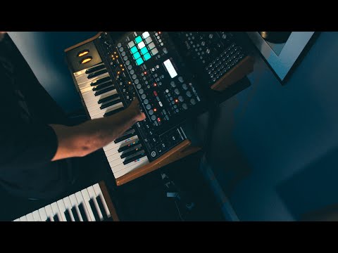 Jahrund - Blue Light Hunter (Live Synth Session from the Studio Room)